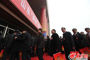 ���fί�T���