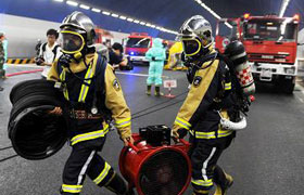 ���u�e�к������������ݾ�