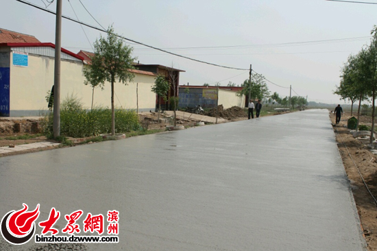 箭里村正在修路