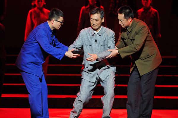 網(wǎng)絡(luò)媒體行記者觀看現(xiàn)代呂劇《百姓書記》