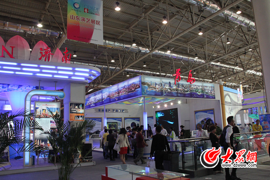 演交會上,山東演藝展區(qū)吸引了眾多目光 記者 尹海洋 攝.JPG