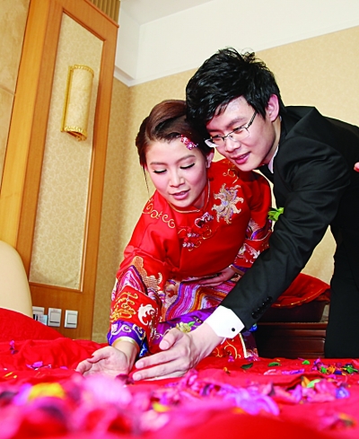 王冰玉與丈夫。(資料圖)