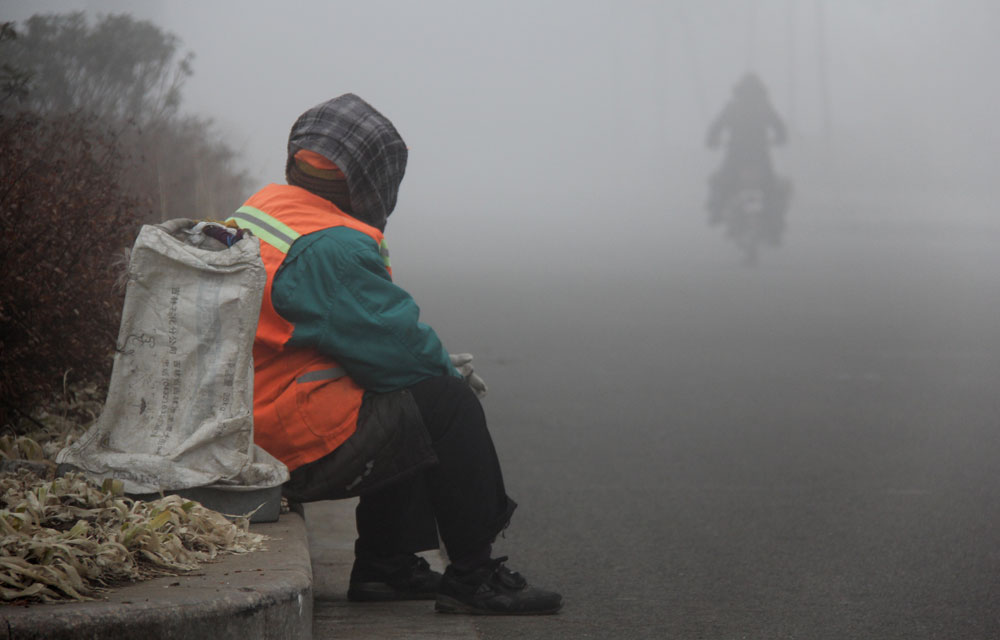 �����Ĵ��F�l�������u���۳����mȻ������ǰ����������һ�cһ�c����ǰ����·��