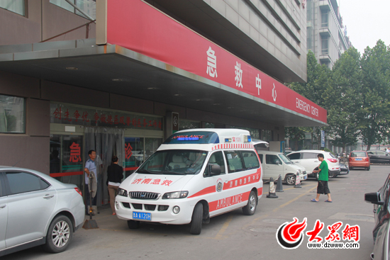 雖然被及時(shí)送往急救中心搶救,但受傷女孩還是離開了這個(gè)世界