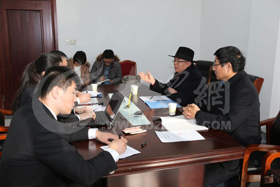 山東高院負責聶樹斌案復查工作的合議庭法官會見聶樹斌代理人。 山東高院負責聶樹斌案復查工作的合議庭法官會見聶樹斌代理人。