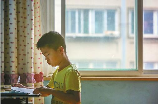 ��С���B������ĸ���M(j��n)�� �ٴ����R��æµ�ĸ�ĸ�����䡱