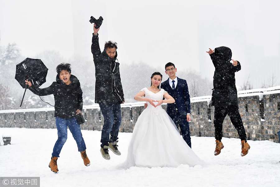 2018��1��3��-4�գ�����՚�Ӱ푣�ȫ���󲿷ֵ؅^ӭ��2018���׈���ѩ��׌С�������pһ�p���ء���������ѩ����