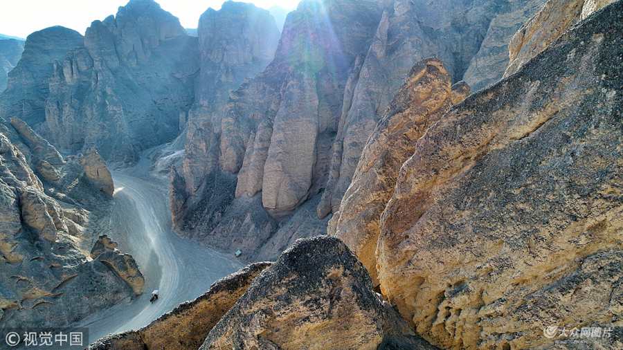 2018��1��14�������Cʡ���y�������ľ�̩�h�S��ʯ�և��ҵ��|���@ʯ�����������@����e�s50ƽ��ǧ�ף����й�ʯ��Ⱥ10ƽ��������