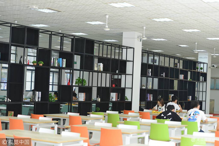 6��2�գ��Ͼ����|�ϴ�W������У�^ʳ�Ãȣ���W���������_�ľͲͣ������Ͳ͵�ʳ����b�һ�µĸ�ʽ�����ϣ������˲��وD�����b�Ʒ���Ͳ���Ҳ�в�ͬ�����ͣ��h�����񿧷Ȱɣ��ֲ�ʧ�D���^��ζ����