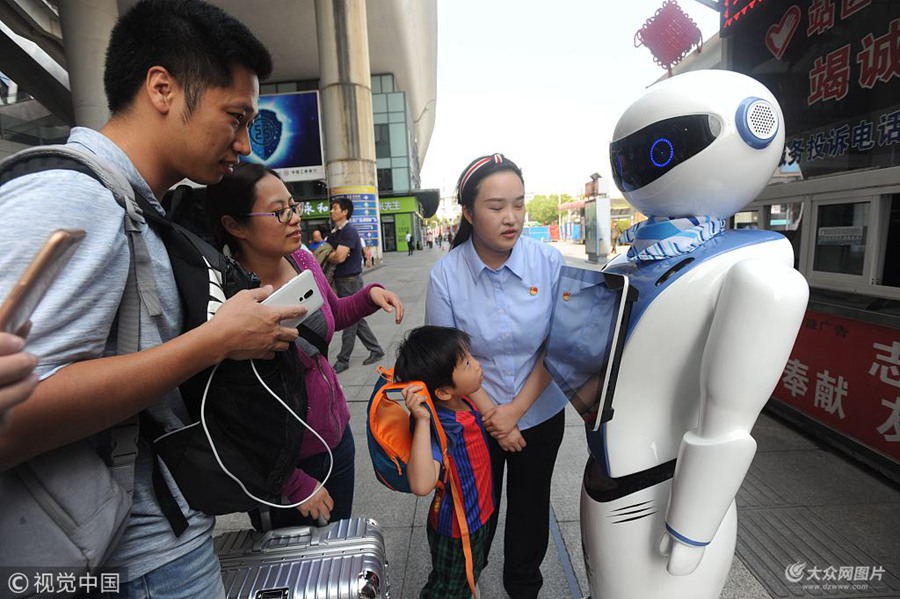 2018��9��28�գ���hվ�|�V����һλ���C(j��)����վ��(w��)�T�����ڞ��ÿ͌�(d��o)�˷���(w��)��ԓ�C(j��)���ˡ�վ��(w��)�T���߂��Z�����ӡ���Ϣ����(d��o)�����߱��ϵȹ��ܣ�����ÿ͵ĳ����w�(y��n)��