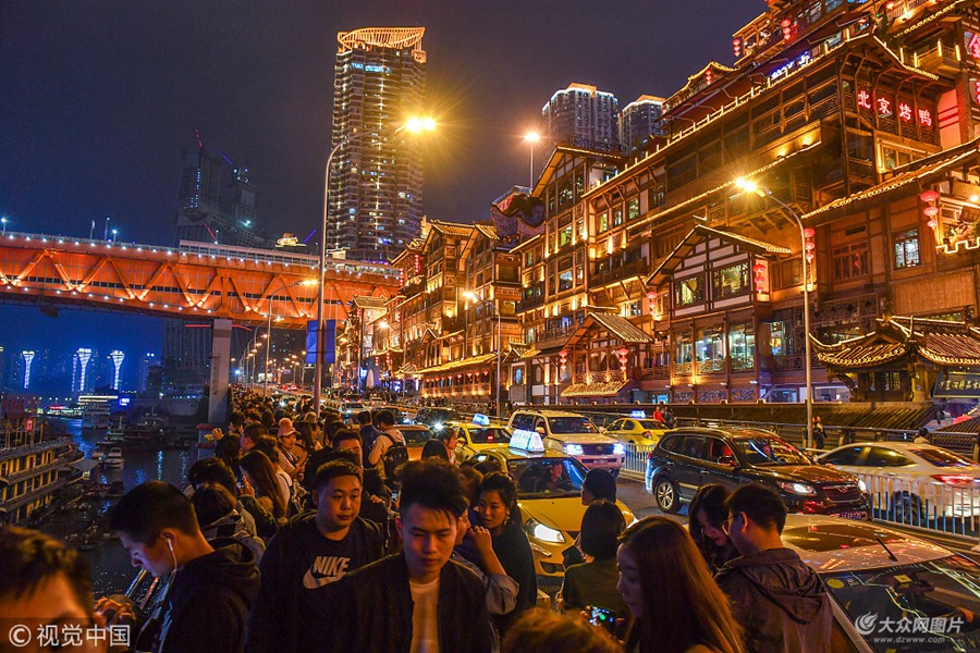 2018��10��8�����ؑc�����c�L�ٽY����ɽ�ǾW�t���c���¶���Ȼ̎�ڱ��D��B���ڶ����ȶ�ҕ�lƽ�_�߼t�Ժ����k���x�͵ĺ��¶�ҹ���ɞ鸰�����е�һ�򿨾��c��