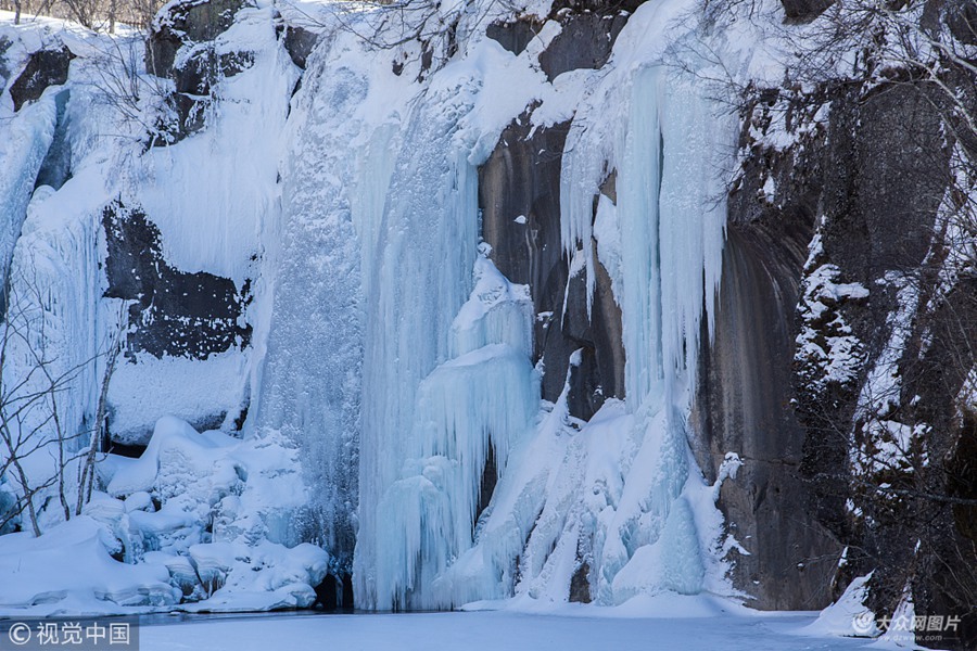 2018��12��24�գ���λ�ڼ���ʡ��߅���r�������ݵ��L��ɽ���^�ȣ�����_���ӽ�����20�ȣ��G�Y̶���ٲ�ֱ�ӽY�ɱ�����ɫ�������ˇ@���^ֹ��