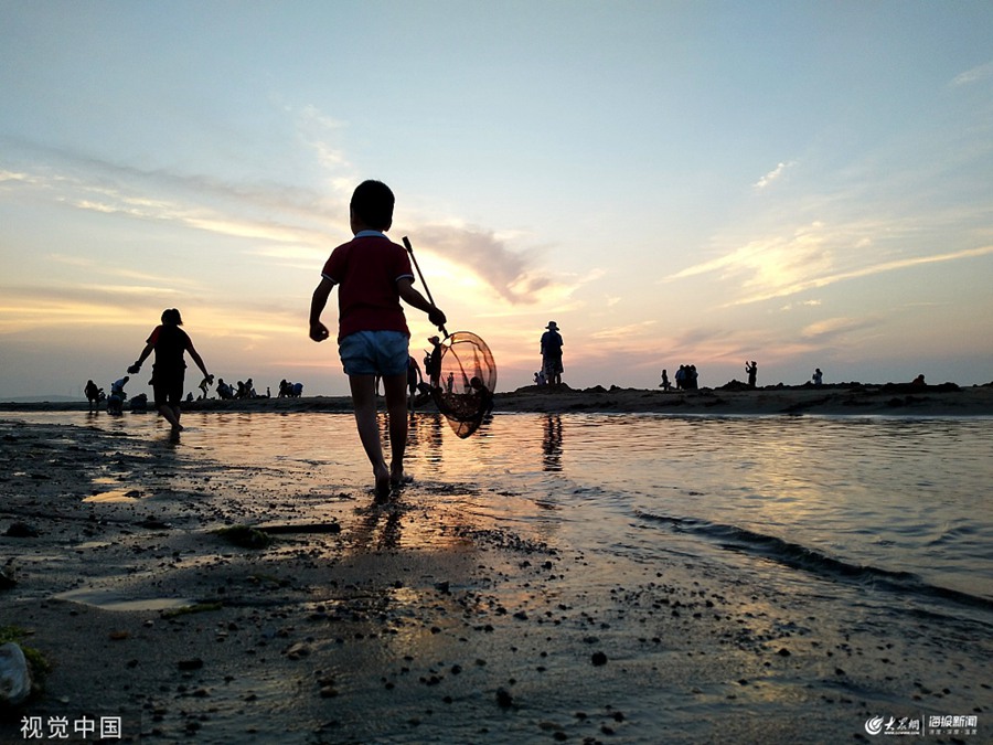 2019��7��23�գ�ɽ�|��������(d��ng)���Ǵ���r(sh��)��(ji��)���οͼ��������㺣��߅�������棬Ϧ����¼�Ӱ���箋��