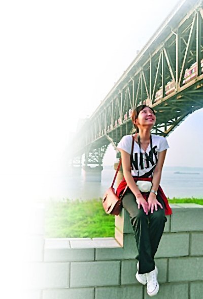 23歲女白領因胃潰瘍去世 生前微博稱忍疼加班