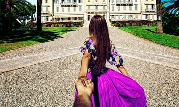 ��Ƭ��ֻ�ܿ��������������ı�Ӱ�Լ����ˠ����֣�����Ƭ�ı����t�Ǹ��N�O�߮����L��ľ��^��