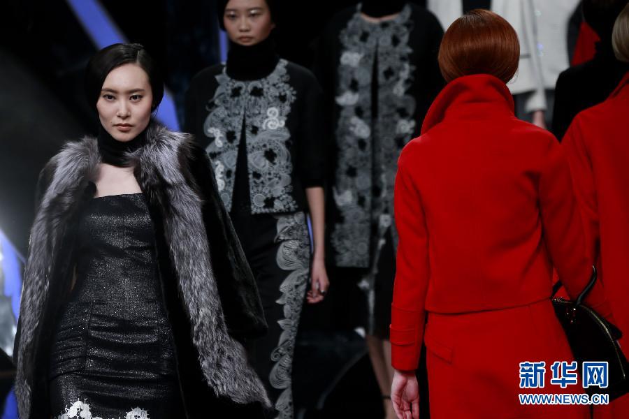 3��24�գ�ģ�����_Ļ������չʾ����Ů�bƷ���O(sh��)Ӌ�������O(sh��)Ӌ�ĕr�b��