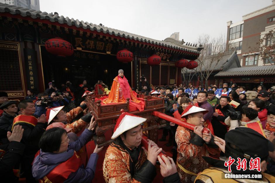 1��23�գ��Ї��r�v�D�¶�ʮ�������g�^֮��С�ꡱ�����P���A���y�Ļ���չ�F���ҷ����|�Ļ��z�a�����գ�������m�e�м����괺�����xʽ�����x��ؽo���˂����n�����������L�{��혣�����S�ǡ�