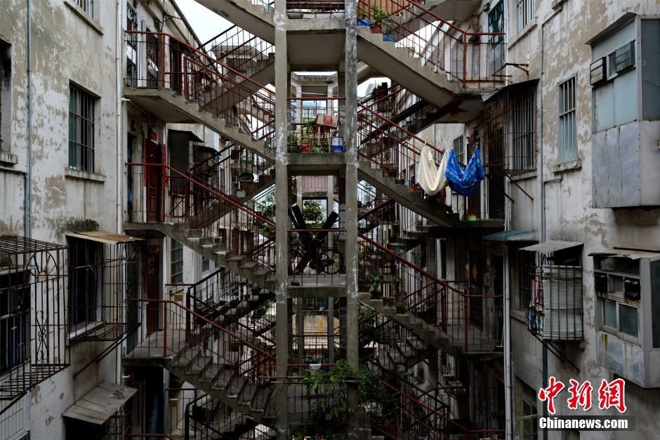 �ό���һ����^������һ�������ذԚ�Ęǌӽ������ǌ�֮�gͨ�^һ���p����݌ӌ����B���B�B�����ʮ�ְԚ���