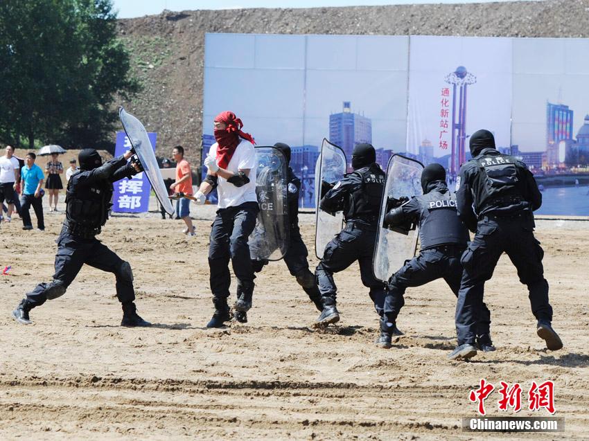 7��14��������ʡ�����侯���־S�������ݾ����L���e�С��ݾ���������ͻ��С�M���_�������Ŀ���������N�ϴ������Ŀ�ˌ����������ѓ��ַ��ٳ֌����ݾ����侯����ͻ�������Ʊ��ȿ�Ŀ��