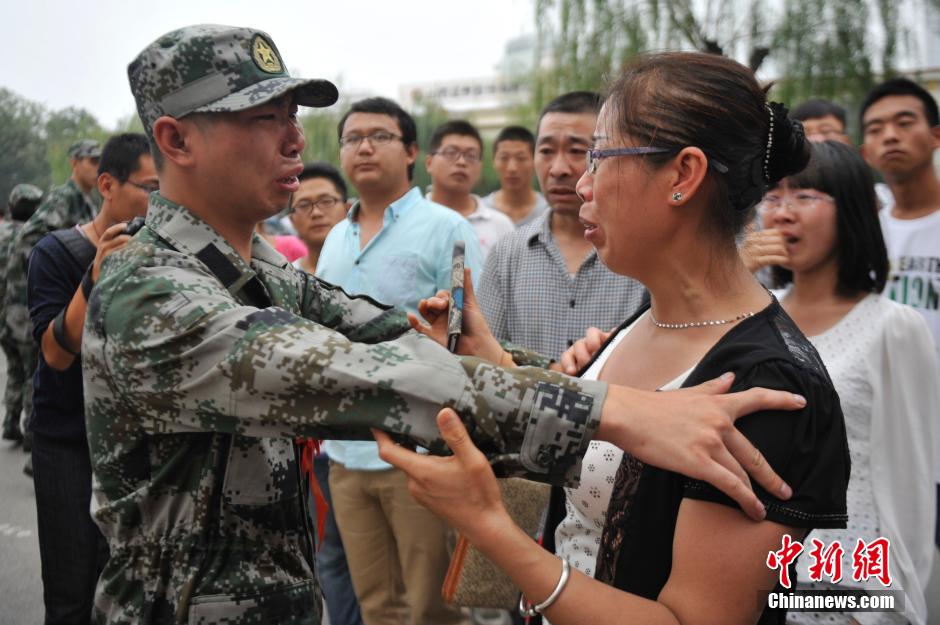 9��10�գ�ɽ��̫ԭ��һ����90���±���������ĸ�e�H�ˣ���(zh��n)���_��܊�I����(d��ng)�գ�ɽ��������ǧ���±���e���l(xi��ng)���H�ˣ���(y��ng)�����顣������l(f��) �f�� �z