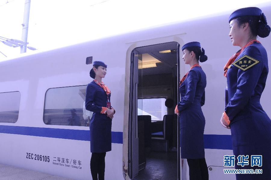 10��17�գ����ຣ�TԴ�h���Tվ����܇�L�����£��ң��̓����˄ՆTվ���m�¸��F�ຣ��CRH2ԇ��̈́�܇�M��߅��