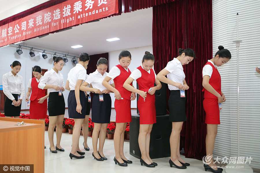 2017��4��18�գ�ɽ�|ʡ�����У�һ�Һ��չ�˾�M��ĳ��У��Ƹ���г˄գ��F��������Ů���ơ�