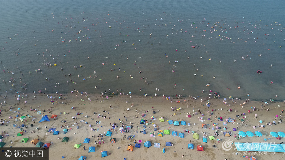 2017��8��6�գ�ɽ�|ʡ���_(t��i)��һ��ˮԡ��ӭ�������º��{�����οͣ����NӾ�߻����G�G�c(di��n)�Y�������ɞ�����һ���e�ӵ��L(f��ng)����