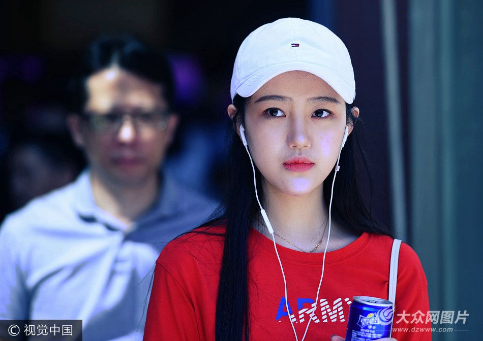 2017��9��13�գ��Ϻ��򄡌WԺ2017�������󵽣�У�ȿ����nŮ�Ƽ����ֵ������