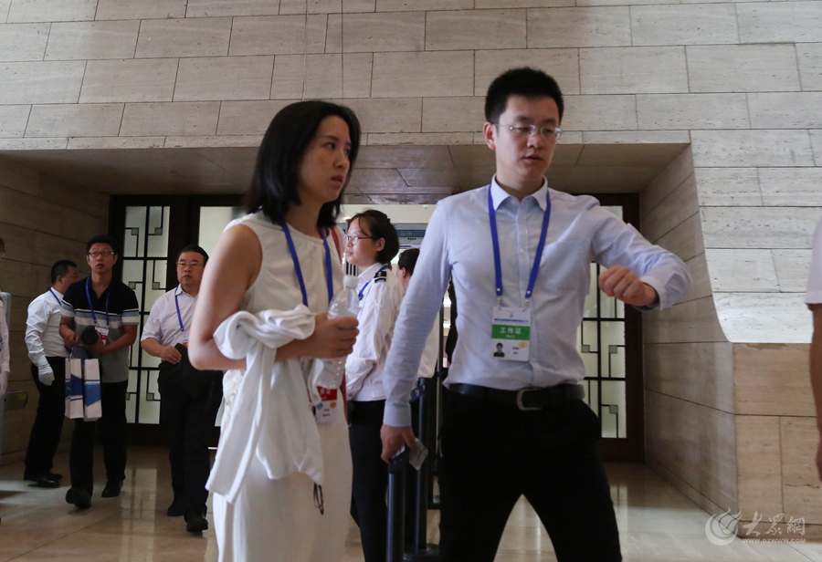 3��Ħ�݆�܇��ʼ�˼���ϯ���йٺ��|�� ���������  �x�׸�z.JPG