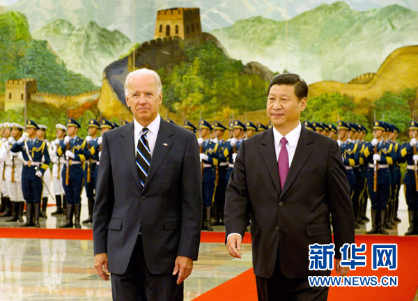 8月18日,中國國家副主席習(xí)近平在北京人民大會堂北大廳為美國副總統(tǒng)拜登訪華舉行歡迎儀式。新華社記者李學(xué)仁攝